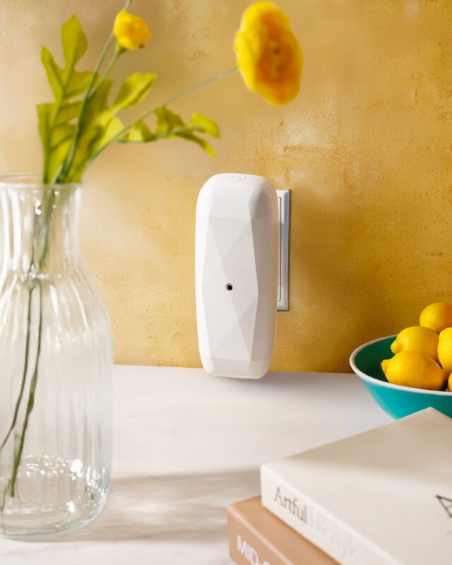 Save 20% on The Diamond Gift Set this Summer Sale ✨ 

The Diamond plug-in diffuser covers 500 square feet of your desired space. Pair it with your favorite summer scents like Sunny Citrus or Ocean Aria for a fresh, luxurious ambiance.

Shop now online! Offer ends 6/30.
.
.
#summersale #summerfragrances #diffusers