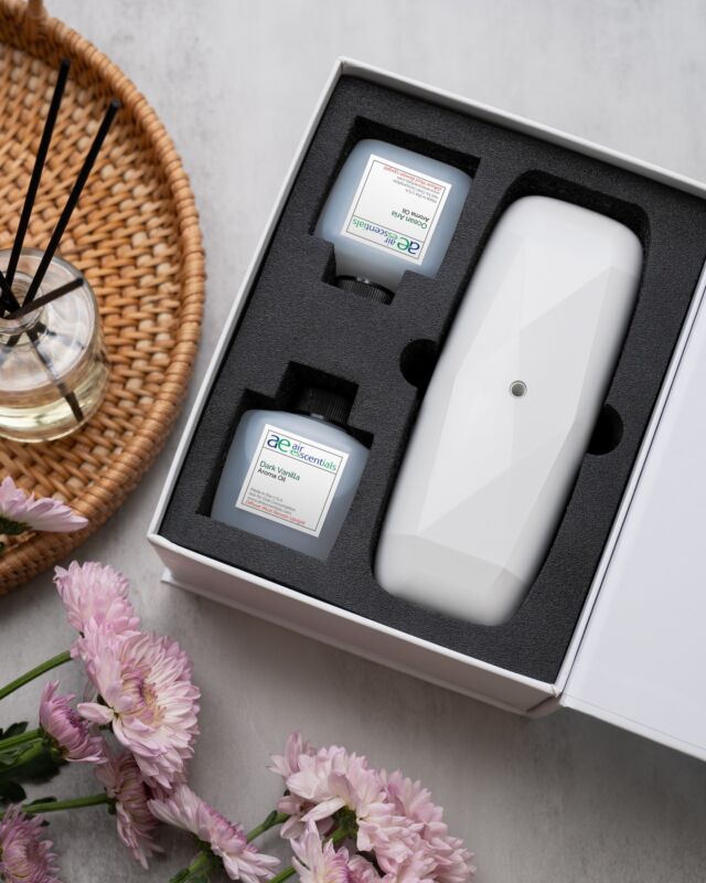 🎁 Enjoy 20% OFF diffuser packages like The Diamond Gift Set for a limited time.

This luxury set makes the perfect scenting gift – it includes The Diamond plug-in diffuser and two of your preferred fragrances. Select yours now and save.
.
.
#giftset #giftsets #fragrancegift