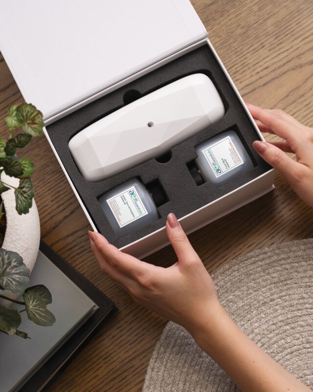 Give the gift of fragrance with The Diamond Gift Set.

This unique set features The Diamond plug-in diffuser, which powerfully scents 500 square feet, and two fragrances of your choice. Elevate someone's space with this exceptional gift, ideal for any special occasion.